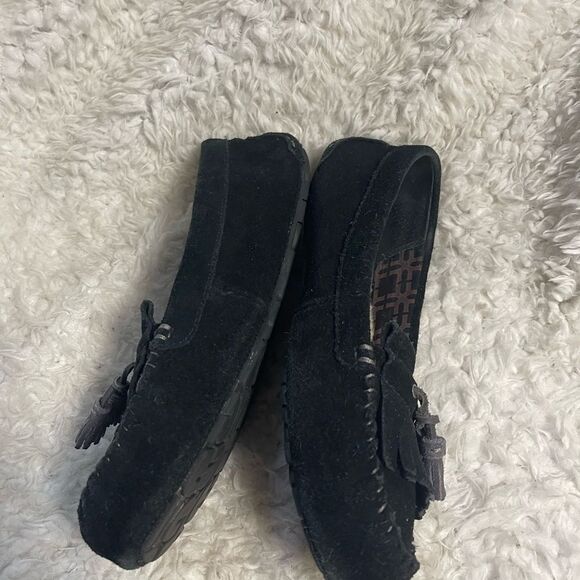 UGG Lizzy Moccasin Black Leather Suede Tassels accent SZ10 - Picture 5 of 10